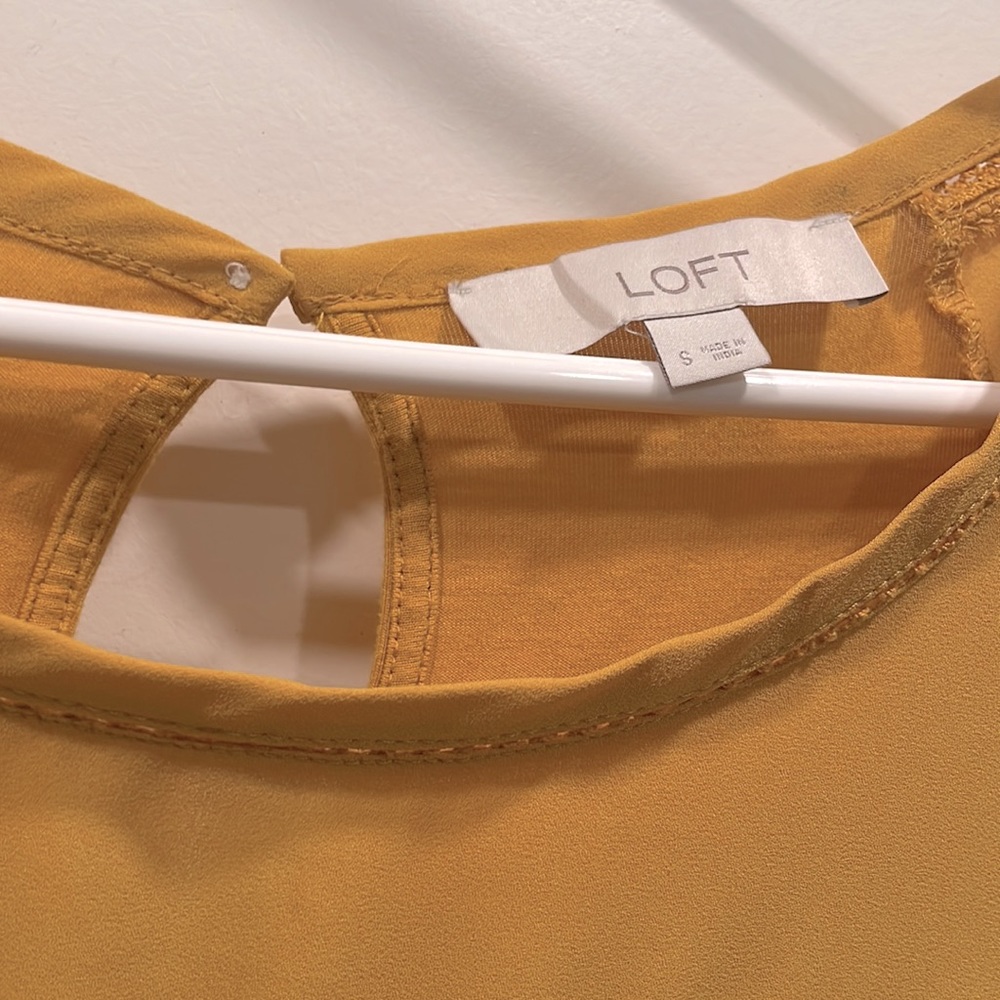 Loft blouse! - Picture 2 of 5